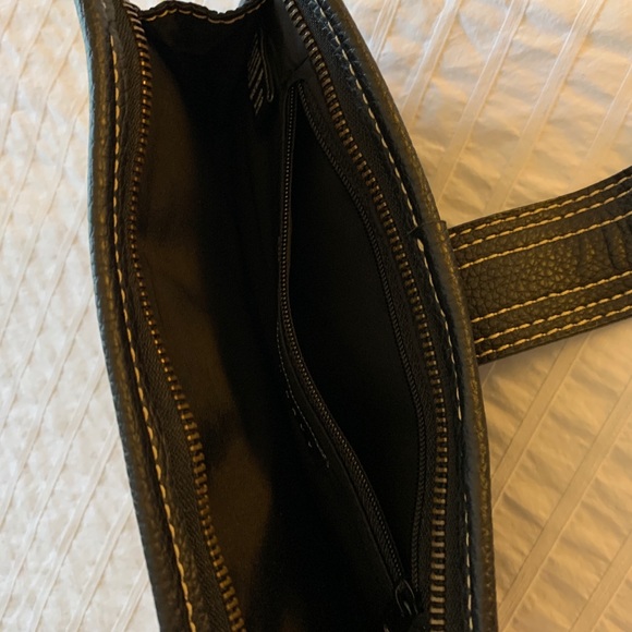 Old Navy Wristlet. Quilted details. - Picture 5 of 6